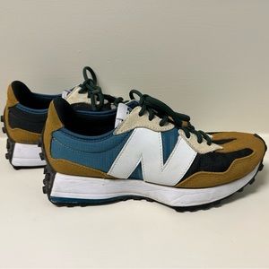 New Balance 327 women’s size 8 shoes